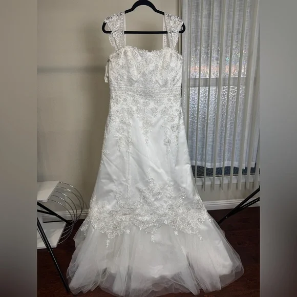 NWT Maggie Sottero Haute Couture bridal gown, Size 16, beaded lace wedding dress - Picture 1 of 15